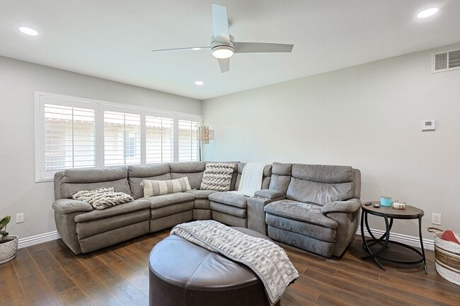 Building Photo - 2 Bed / 2 Bath Condo for Rent – Mission Valley