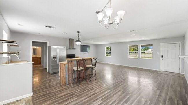 Building Photo - 200 Valley Acres Dr