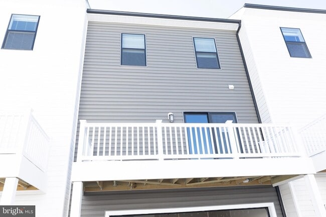 Building Photo - 10630 Meridian Hill Way