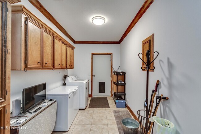 Building Photo - 1998 MS-16