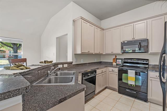 Building Photo - 6005 Parkplace Dr