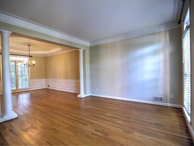 Building Photo - 515 Mellbrook Ln