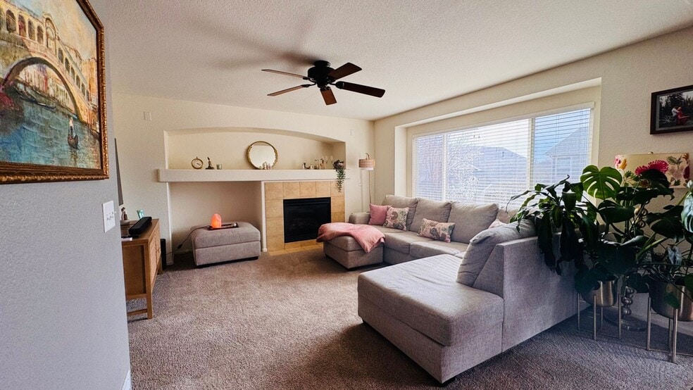 Building Photo - 2208 Buttercup St