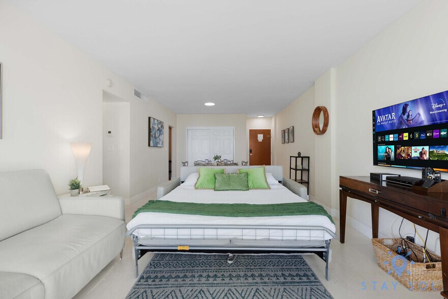 Building Photo - 3901 S Ocean Dr