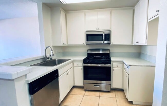 Interior Photo - 5050 Klump Ave