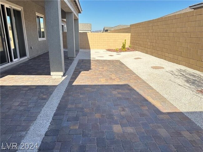 Building Photo - 3961 W Haleh Ave