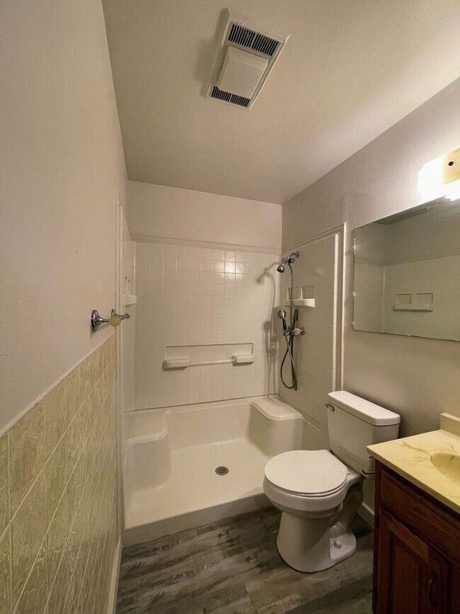 Building Photo - Move-In Ready 3-Bedroom Lamesa Home – Comfortable Classic Charm!