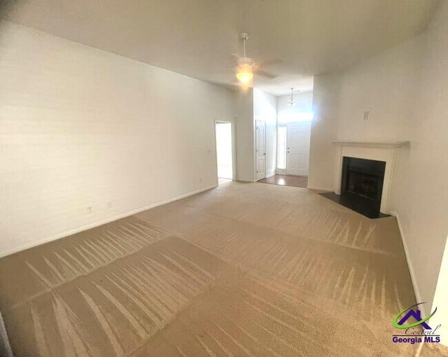 Building Photo - 208 Apple Ct