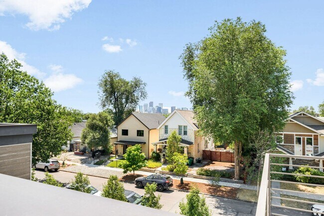 Building Photo - 3BD, 4BA Sunnyside Home With Office and Rooftop Deck