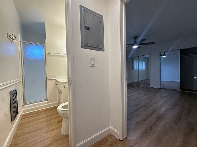 Building Photo - 1432 N Fairfax Ave