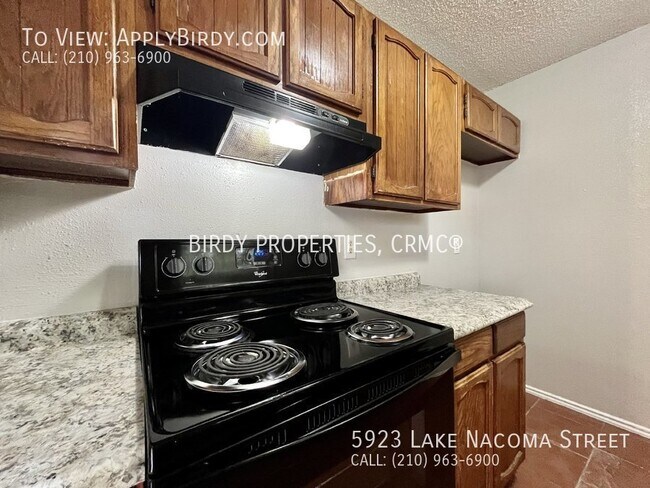 Building Photo - *4 Bed, 2 Bath Home Located in Lakeside**