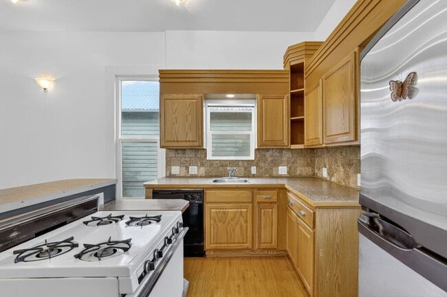 Building Photo - 924 N Mason St