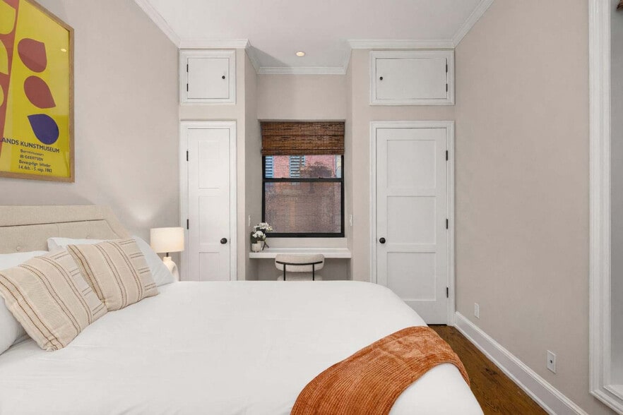 Building Photo - 49 W 16th St