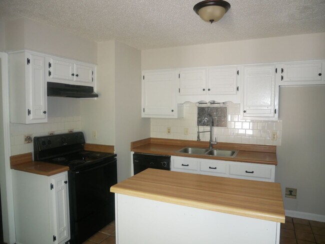 Building Photo - 5800 Dover Dr