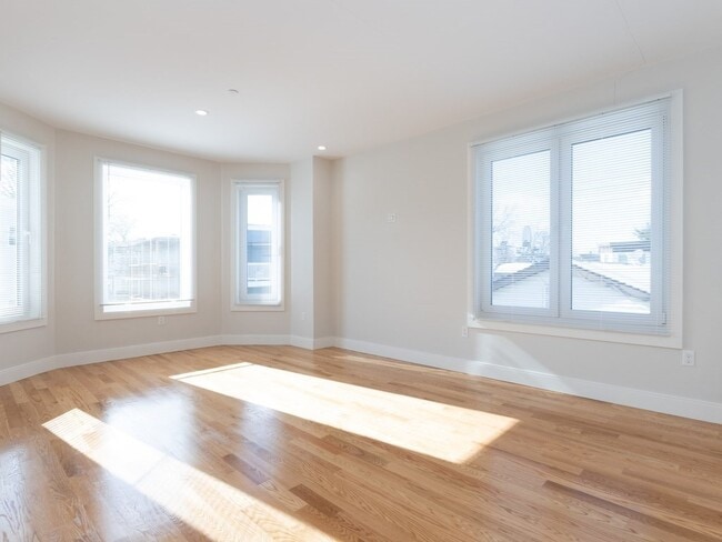 Building Photo - 6 Tovar St