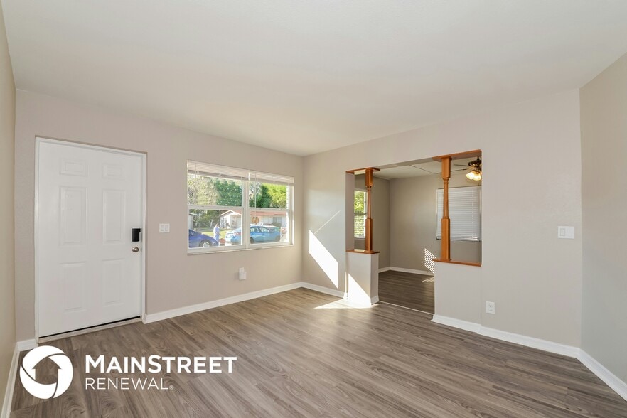 Building Photo - 2006 4th Ave W