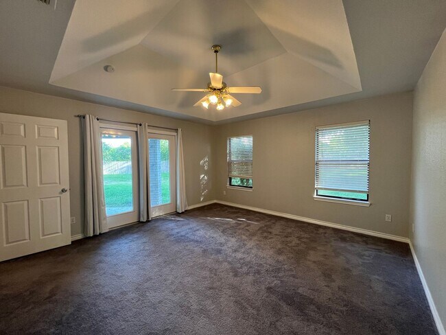 Building Photo - Awesome 4 bdrm/2.5 ba in La Brisas