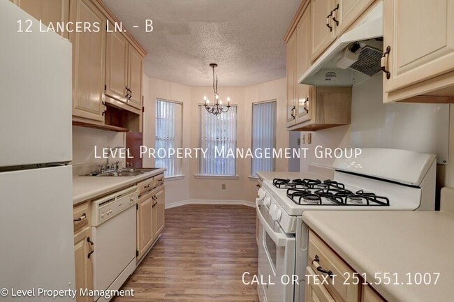 Building Photo - 12 Lancers Ln