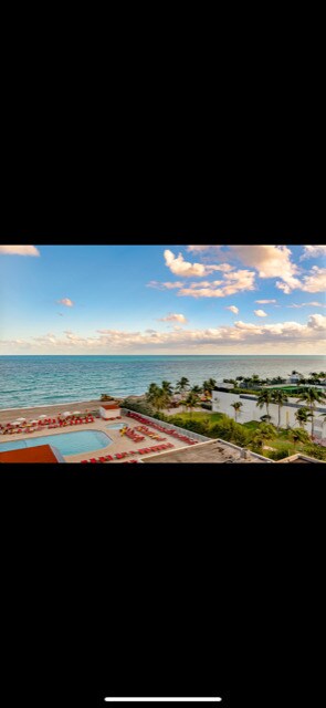 Primary Photo - 19201 Collins Ave