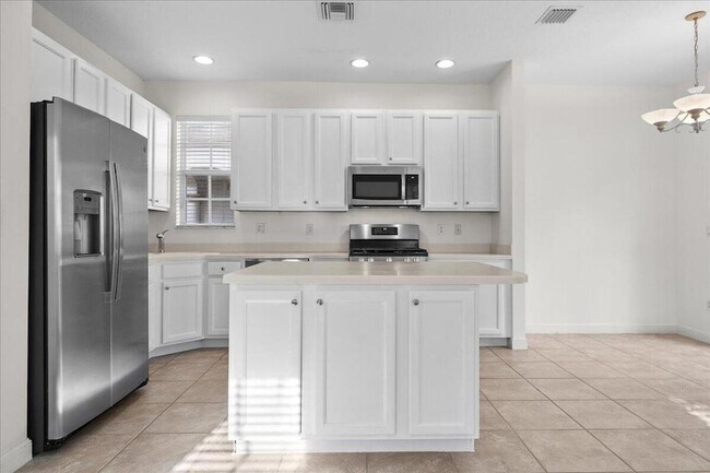 Building Photo - 556 Tomahawk Ct