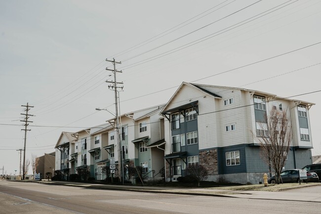 Building Photo - The Yacht Club Apartments