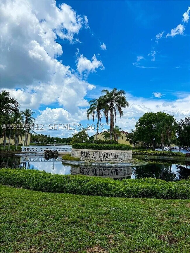 Building Photo - 13090 Vista Isles Dr