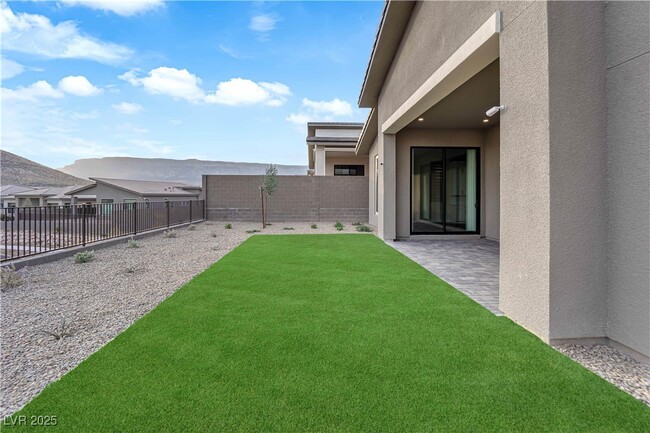 Building Photo - 11079 Rolling Vista Dr