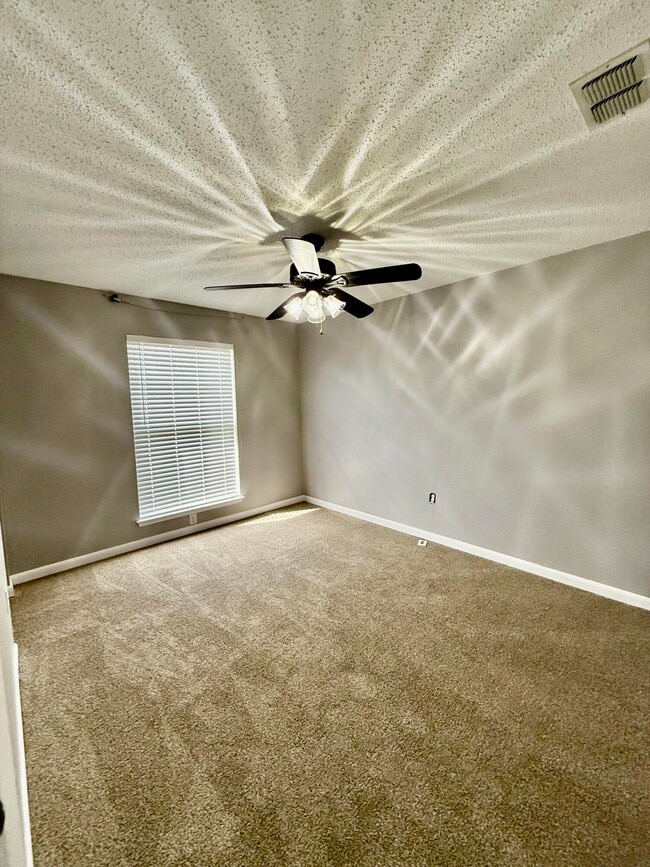 Building Photo - 204 Devon Ct