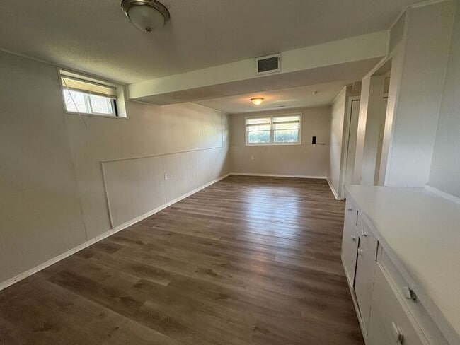 Building Photo - Comfortable 3-Bedroom Home with Fenced Yar...