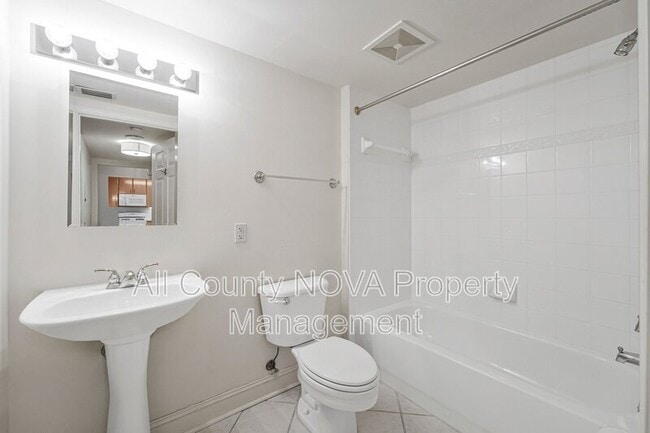 Building Photo - 11776 Stratford House Pl