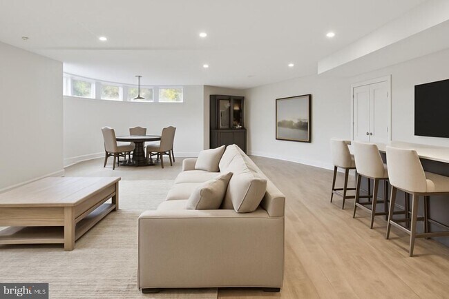 Building Photo - 10747 Riverscape Run