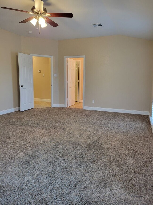 Building Photo - HUGE 4-5 BEDROOM IN HARKER HEIGHTS - OVER 2700 SQ FT