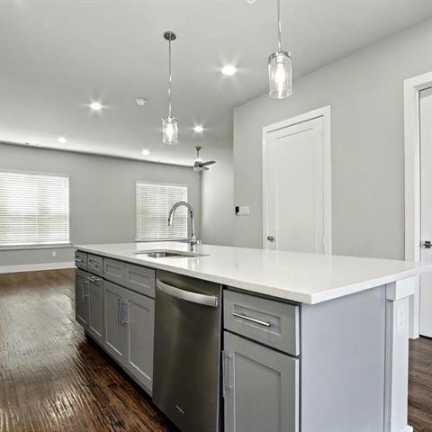 Building Photo - 736 N Plano Rd