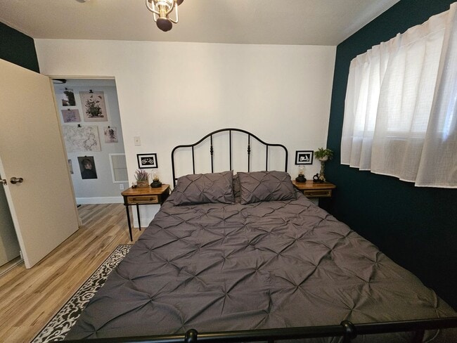 Building Photo - Spacious and Bright 2 Bed / 1 Bath with a ...
