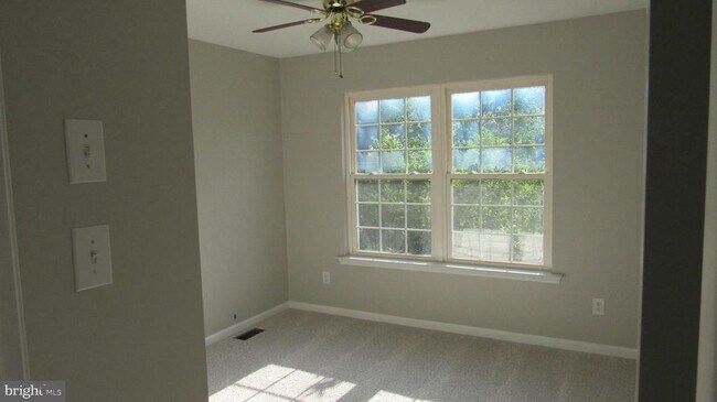 Building Photo - 1045 Fallbrook Ln