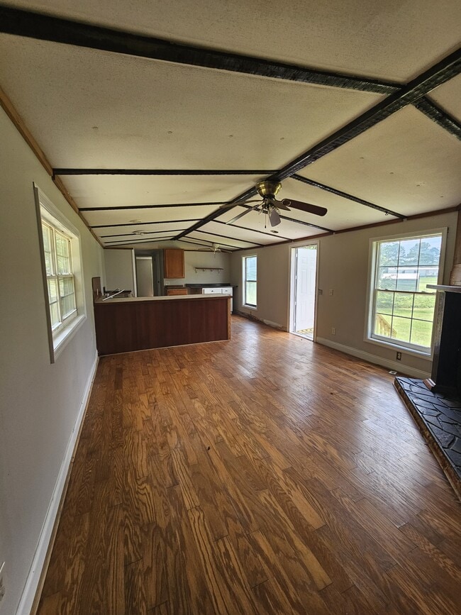 Building Photo - 539 Tindal Rd