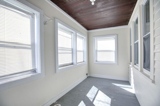 Building Photo - 2 Bedroom 1st FL Rental