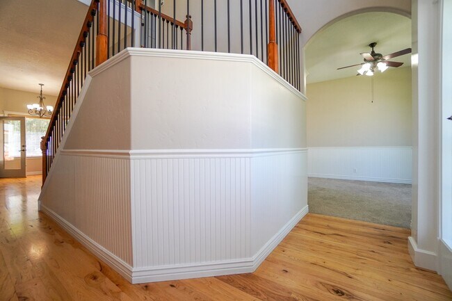 Building Photo - 2511 W Teano Dr