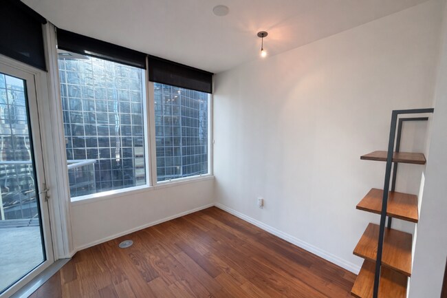 Building Photo - 1Bd/1.5Ba Bellevue Condo