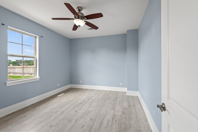 Building Photo - 5760 Warrington Dr