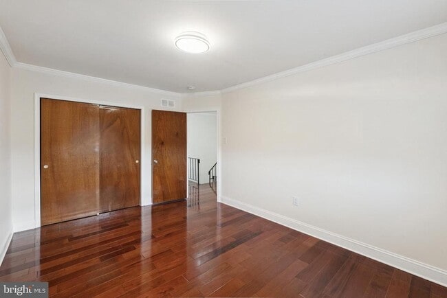 Building Photo - 411 W Shunk St