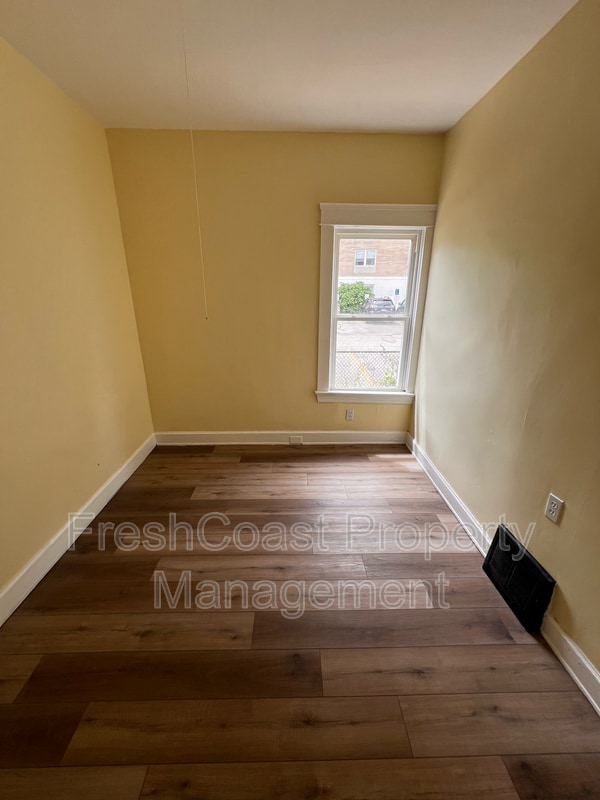 Building Photo - 1378 W 114th St