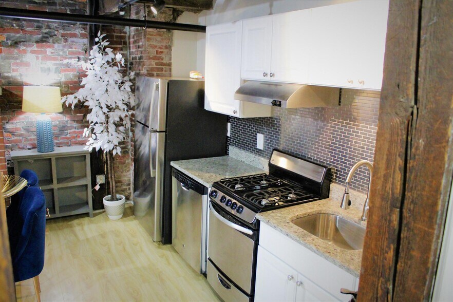 Building Photo - 7 Champney Pl