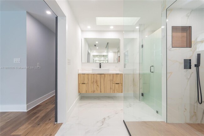 Building Photo - 3850 SW 130th Ave