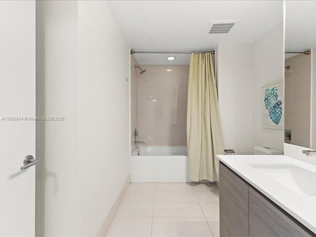 Building Photo - 460 NE 28th St