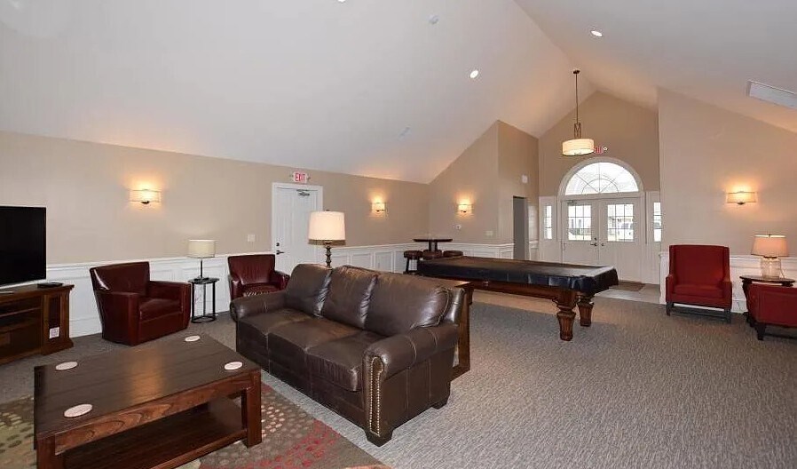 Community - 542 Pewaukee Rd