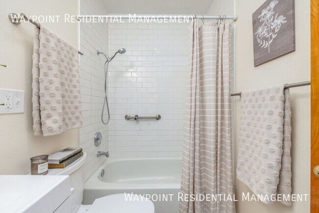 Building Photo - 1629 S Manitou Ave