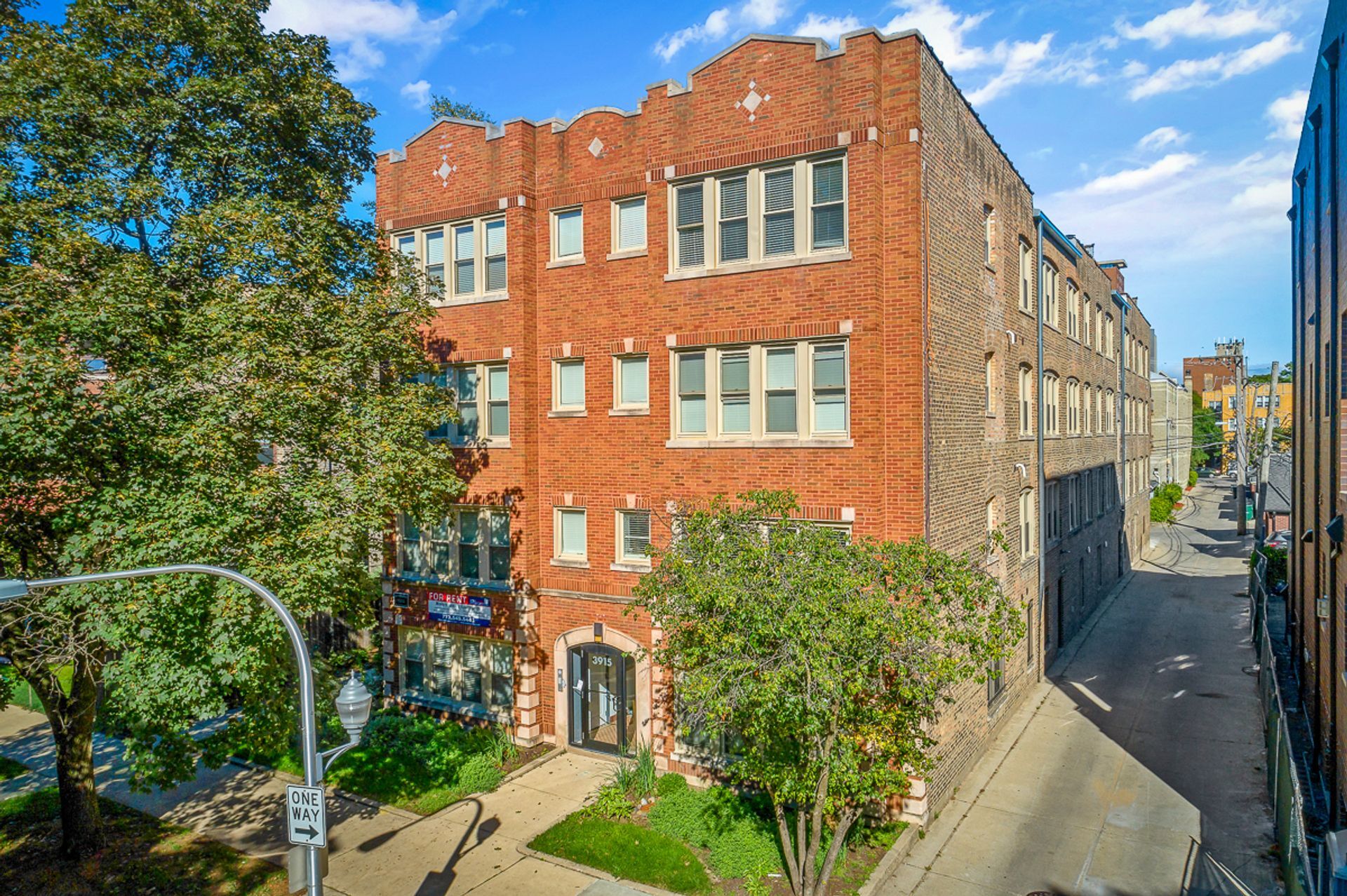 Building Photo - 3919 N Janssen Ave