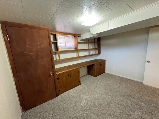 Building Photo - Newly Updated - Spacious 5 Bed 2 Bath Home
