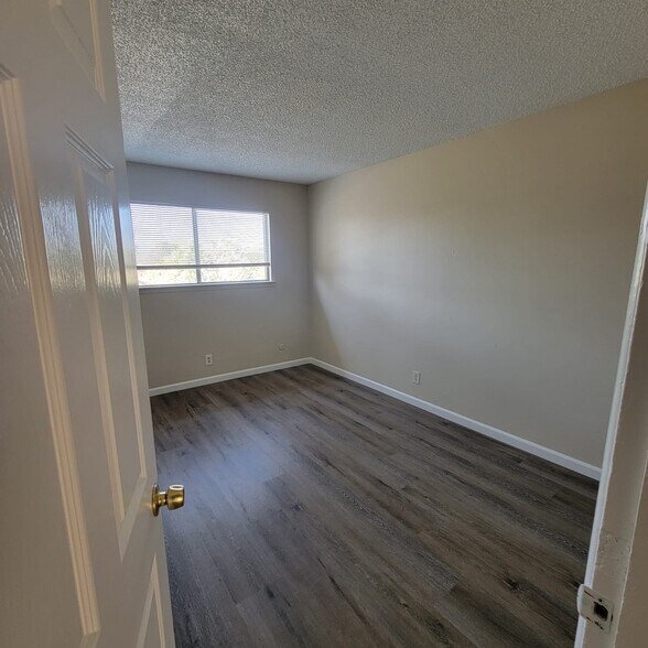 Building Photo - 1311 E San Bruno Ave